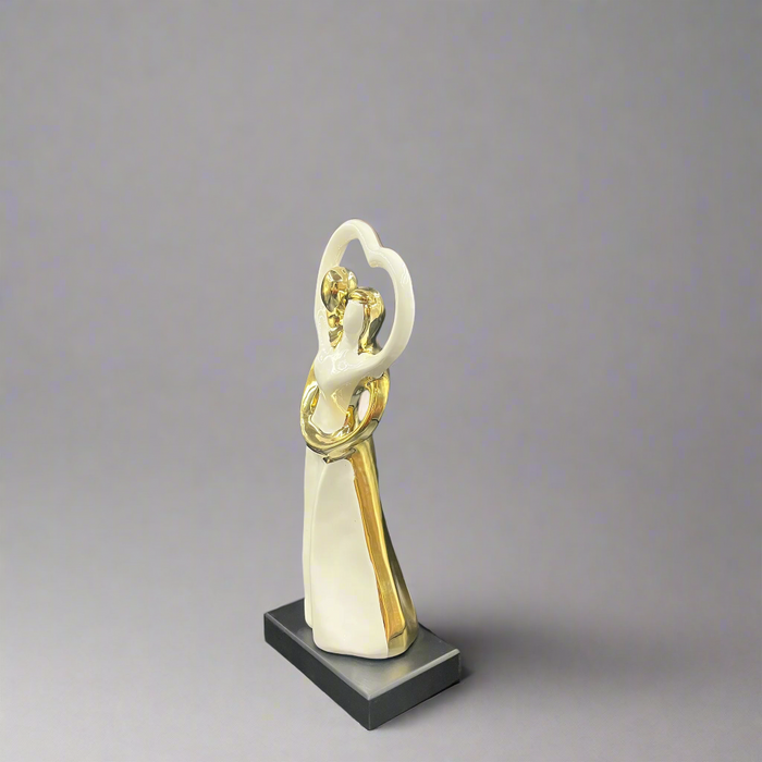 Eternal Love Couple Figurine - A Timeless Symbol of Romance